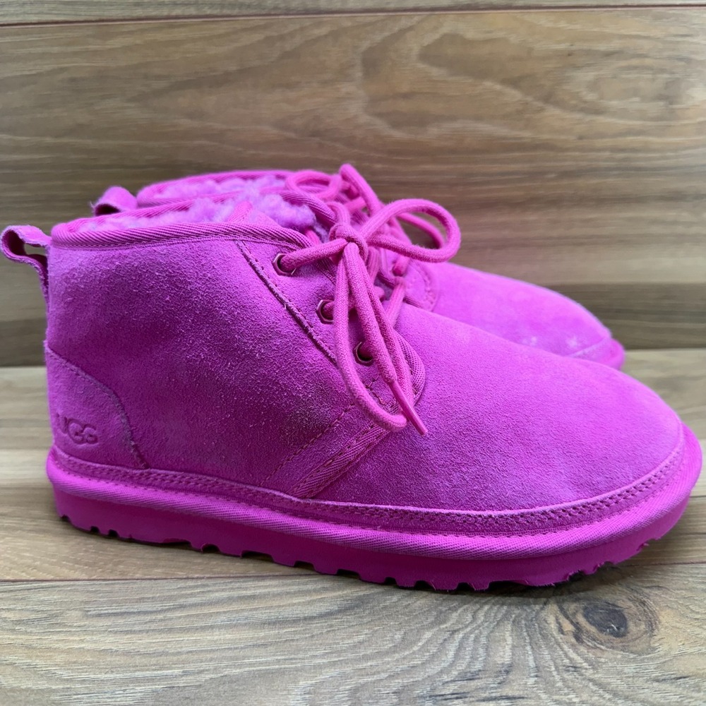 UGG Neumel Chukka Womens Boots Size 7 Pink Suede Shearling Fur Lined